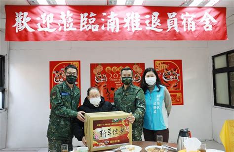 6軍團政戰主任春節慰問 感謝前輩為國貢獻 軍聞 6軍團政戰主任春節慰問 感謝前輩為國貢獻 青年日報