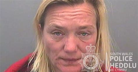 Naked Woman Smashed Police Officer S Head Into Mirror And Tore Clumps Of Her Hair Out During