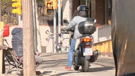 Motos I Cotxes Per La Vorera En El Tram Tallat De Mandri V Deo