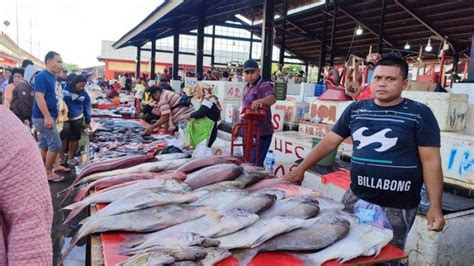 Berita Foto Suasana Masayarakat Berburu Ikan Segar Di Pasar Bersehati