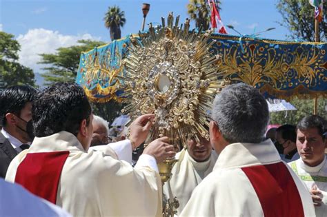 Multitud de fieles acompañó procesión del Corpus Christi en Cajamarca