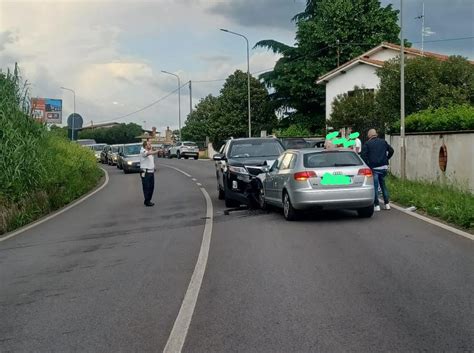 Velletri Incidente Stradale Coinvolge Auto Ferita Una Donna