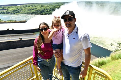 Las Compuertas Abiertas De Itaipu Atraen A Miles De Visitantes