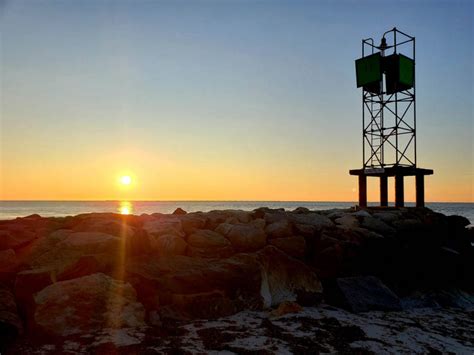 PHOTOS: Smuggler's Beach - CapeCod.com