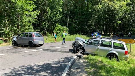 Hofbieber Auf der Landstraße sind zwei Fahrzeuge zusammengeprallt