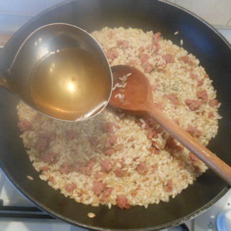 Risotto Ze Szpinakiem I Bia Kie Bas O Pomara Czowej Nucie