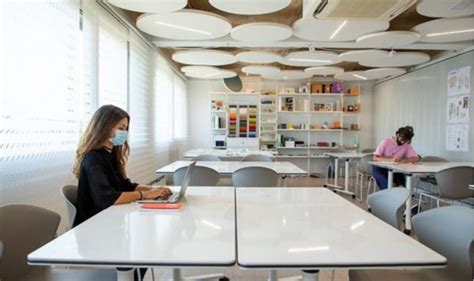 Alumnos de Diseño de Interiores definen la nueva aula del futuro con el