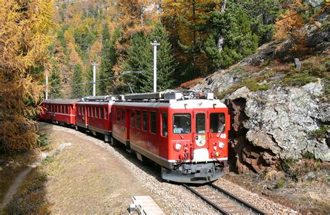 Rhb Regionalzug Von Tirano Nach St Moritz Am Oberhalb