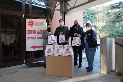 La Fondazione Dona Panettoni Al Personale Dell Ausl Di Imola