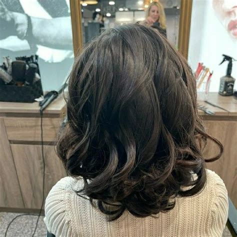 Кудри на среднюю длину волос 👌 | Hair styles, Hair, Beauty