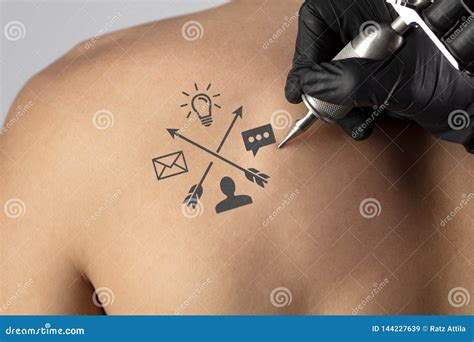 Communication Direction Et Concept Tatouants De Cr Ativit Sur Le Dos