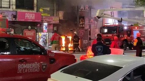 Feroz Incendio En Flores Las Llamas Destruyeron Un Local De Ropa Y Hay Peligro De Derrumbe