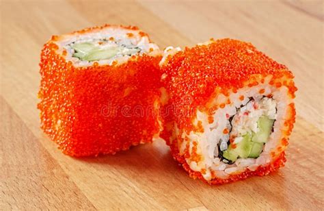 Maki Sushi Roll Mit Aal Und Indischem Sesam Stockfoto Bild Von