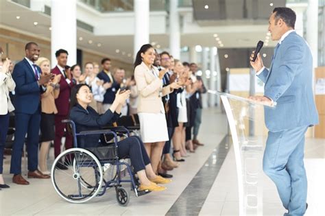 Premium Photo Mature Caucasian Businessman Doing A Speech In