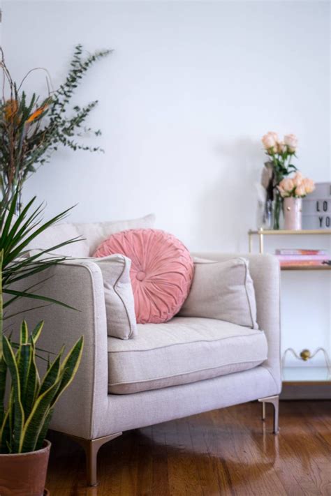 perfect reading chair mademoiselle robot