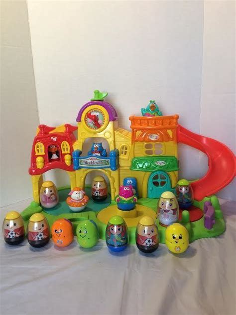 Playskool Musical Weebleville Town Center And 16 Weebles Figures Lot