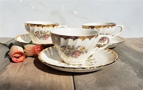 Vintage Set6 Pcs Royal China Warranted 22k Gold Porcelain Cup And Saucer