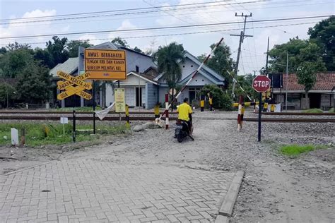 Dishub Jatim Bantu Pengadaan Palang Pintu Kereta Api Otomatis Dua