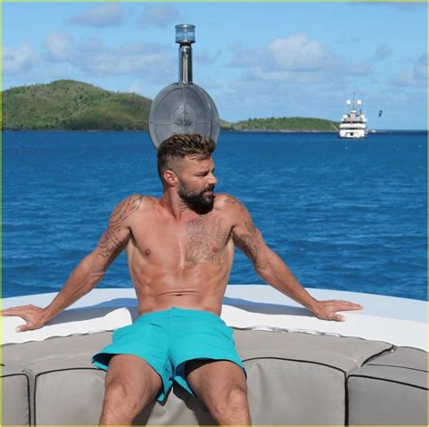 Ricky Martin Looks So Hot In These Shirtless Vacation Photos Photo Ricky Martin