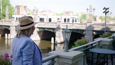 André van Duin en Janny van der Heijden maken Amsterdam onveilig in