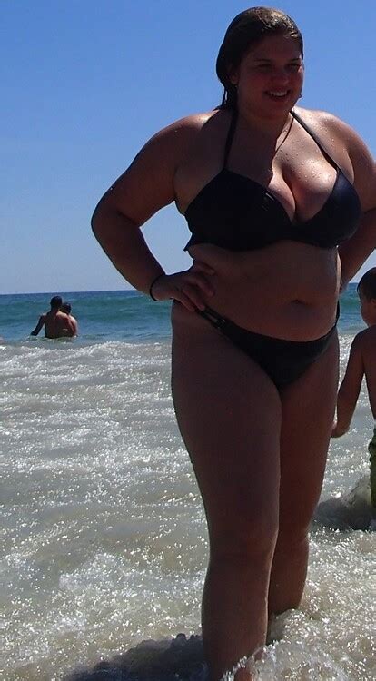 Busty Bikini Babe Beach Bikini Forum