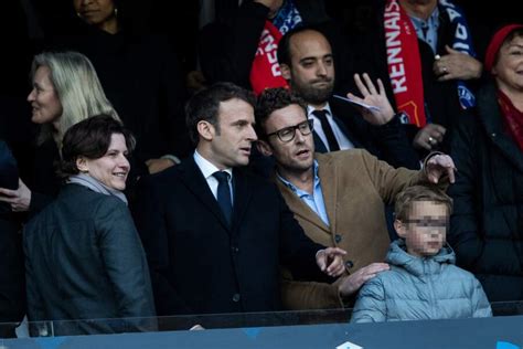 PHOTOS Emmanuel Macron au stade de France son frère Laurent est son