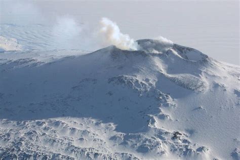 Muntele Etna Cel Mai Activ Vulcan Din Europa Info Natura