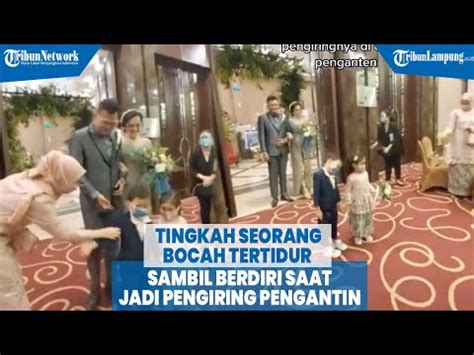 Viral Video Tingkah Seorang Bocah Tertidur Sambil Berdiri Saat Jadi