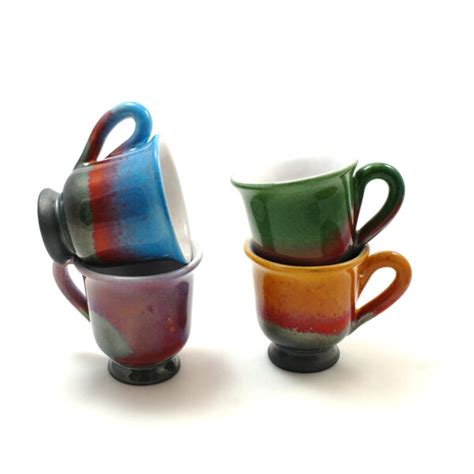 Set caffè da 4 Set caffè da 4 tazzine colorate e vassoio Ceramiche