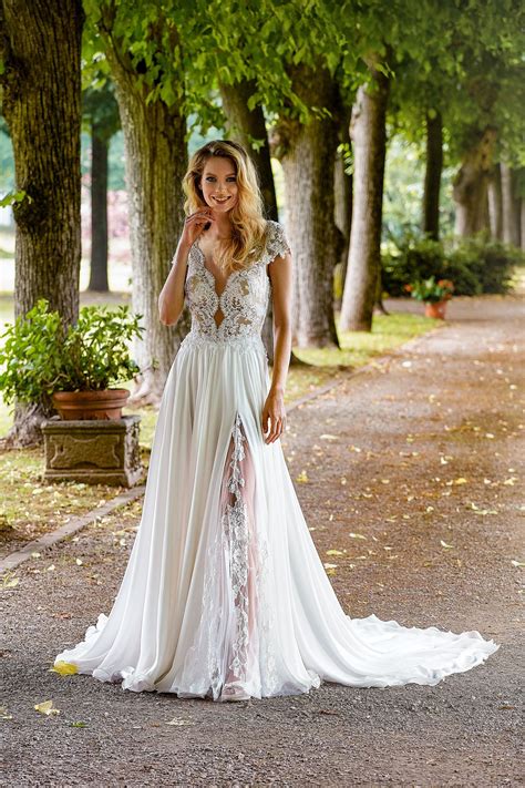 MODELLO 1824 Bellissimo Abito Da Sposa Scivolato Con Bustino In Pizzo