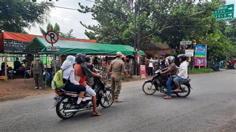 Polpp Operasi Patuh Prokes Di Ruas Jalan Pasar Sentolo Lama