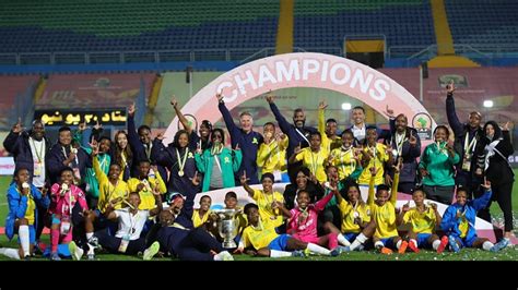 Foot Le trophée de la Ligue féminine des Champions allie art et beauté