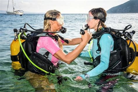 Pin By Carlos Rechy On Scuba Scuba Girl Wetsuit Scuba Diver Girls