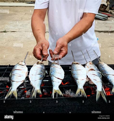 Fish Bbq Hi Res Stock Photography And Images Alamy