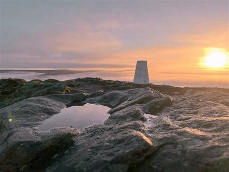 10 Best Peak District Sunrise Spots | The Wandering Wildflower