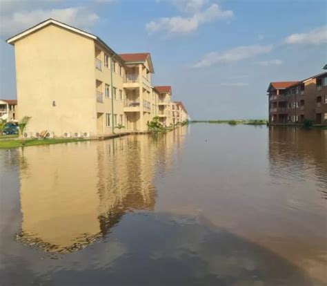 Kinshasa La Cit Du Fleuve Sous Les Eaux Du Fleuve Depuis Plus De