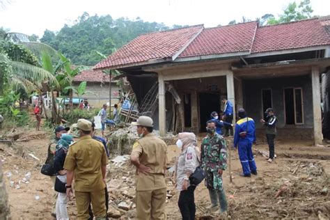 Banjir Bandang Kepung Cigudeg Bogor Desa Terdampak Metropolitan