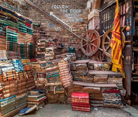 La Librer A M S Original Del Mundo Donde Los Libros Van En G Ndola