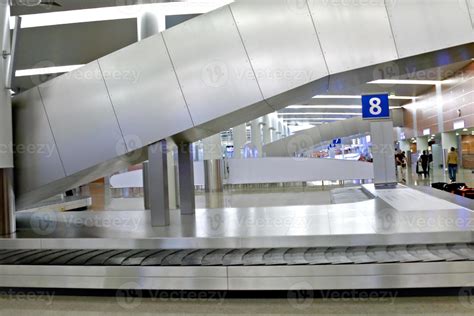 baggage claim area in airport 11687778 Stock Photo at Vecteezy