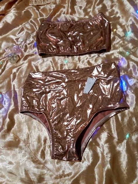Biquini Hot Pants Cintura Alta Rosa Metalizado Brilho Tendencia Lançamento Gringa Moda