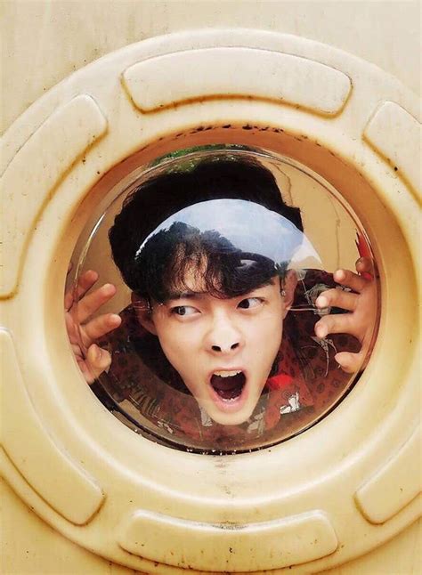 Hot boy Trung Quốc 19 tuổi giống nhiều diễn viên nổi tiếng