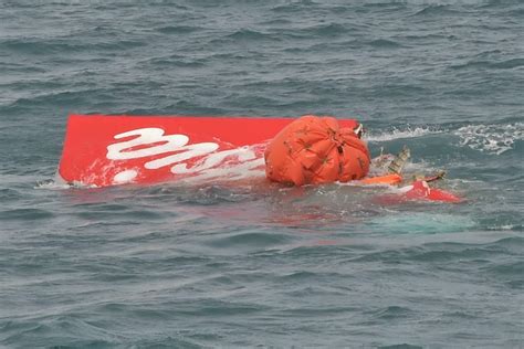 Foto Gambar Puing Puing Pesawat Airasia Qz Reudoc