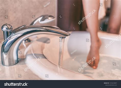 Hundred Naked Women Dip Royalty Free Images Stock Photos Pictures Shutterstock