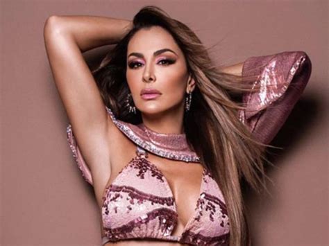 Ninel Conde Presume Sus Curvas De Infarto En Un Diminuto Traje De Ba O