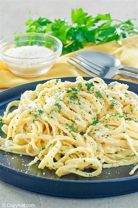 Best Creamy Alfredo Sauce Recipe + Video - CopyKat Recipes