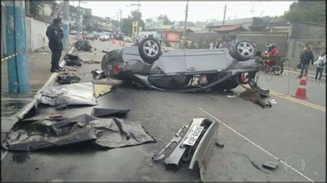 Vídeo Cinco pessoas morrem em grave acidente em São Gonçalo Bom Dia