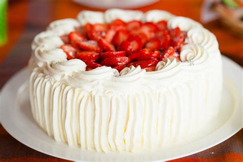 Bolo de Morango Chantilly leve delicioso e fácil de fazer