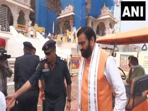 Haryana Cm Nayab Saini Seeks Blessings At Ayodhyas Ram Temple With