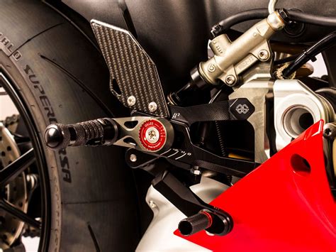 MUE2 D01 PEDANE ARRETRATE ALLUMINIO NERE GILLES TOOLING DUCATI PANIGALE