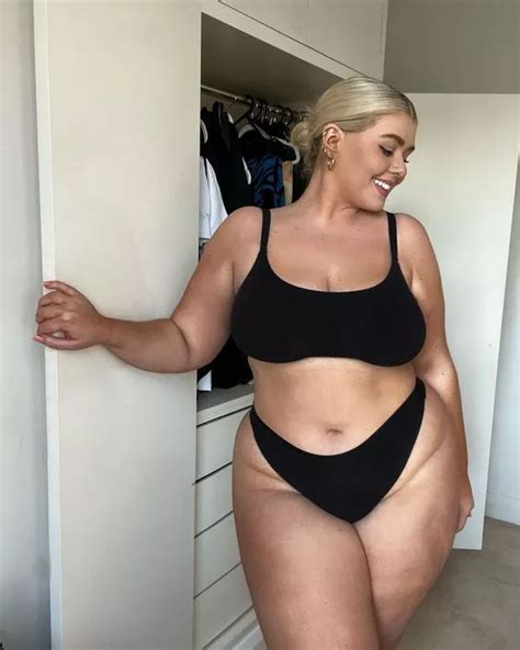 Size Model Strips Down To Sexy Lingerie To Celebrate Belly